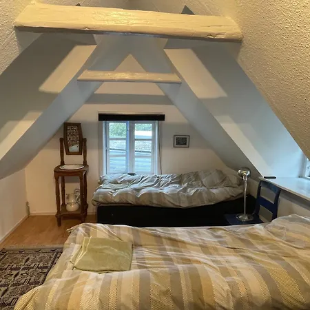 Vaerelser I Historisk Hus Med Sjael Og Atmosfaere Helsinge Exterior photo